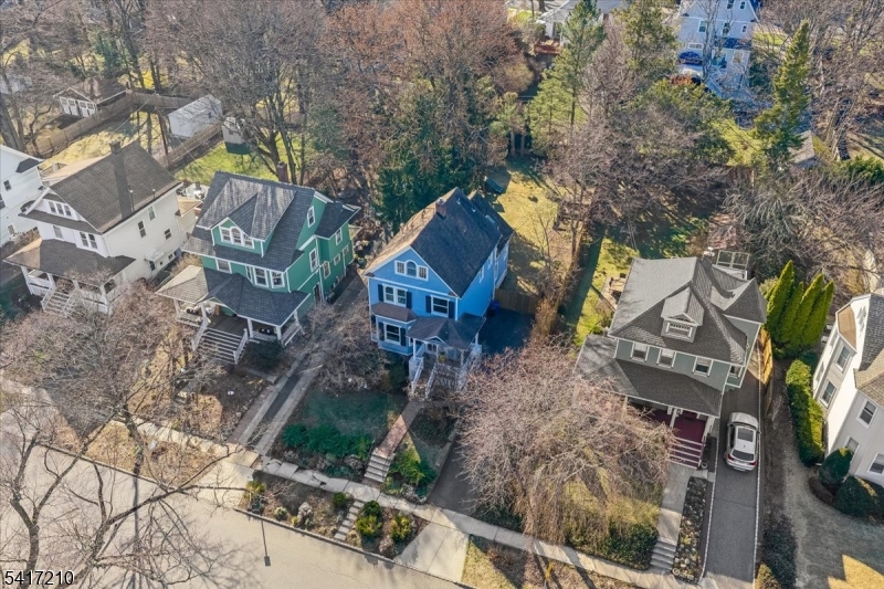 82 Essex Ave
