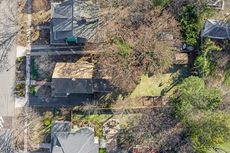 82 Essex Ave