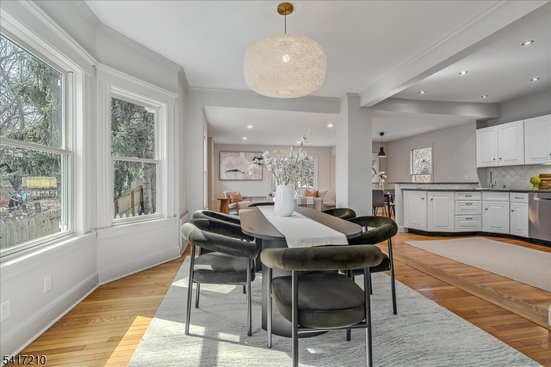 82 Essex Ave