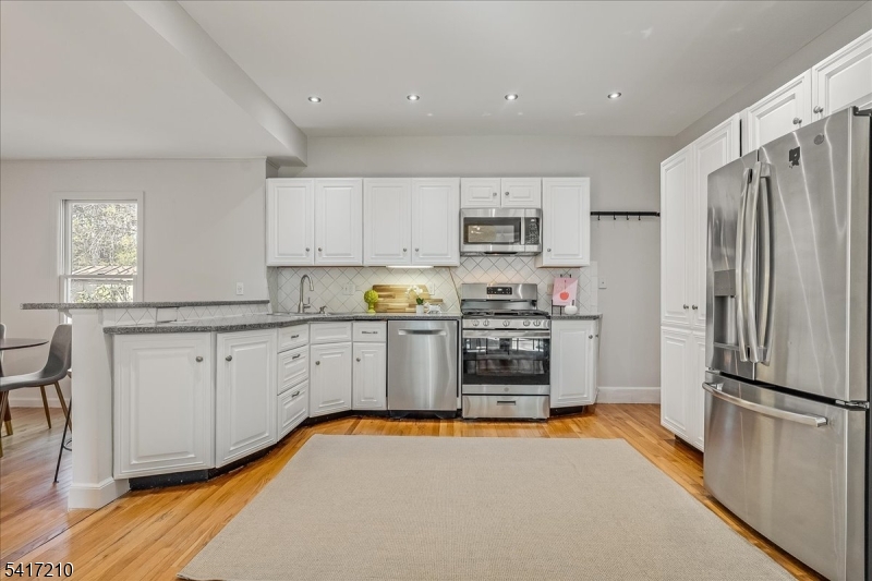 82 Essex Ave