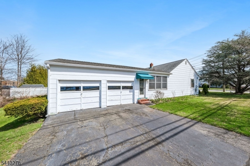 4 Oak Ridge Rd