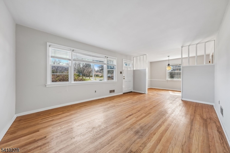 4 Oak Ridge Rd