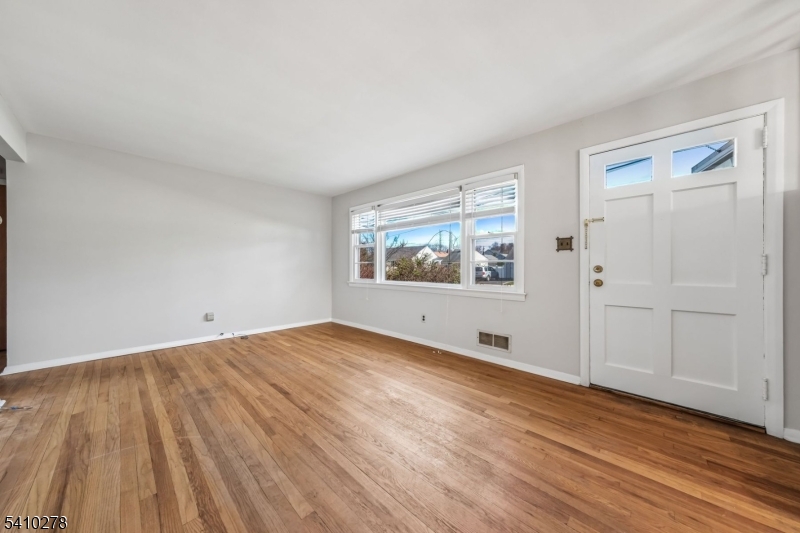 4 Oak Ridge Rd
