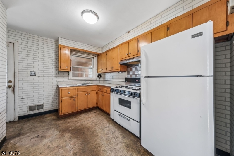 4 Oak Ridge Rd