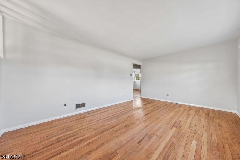 4 Oak Ridge Rd