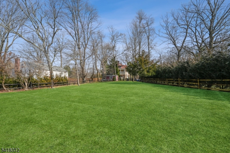8 Dunnder Dr