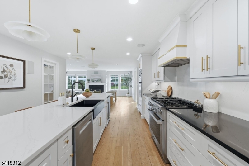 8 Dunnder Dr