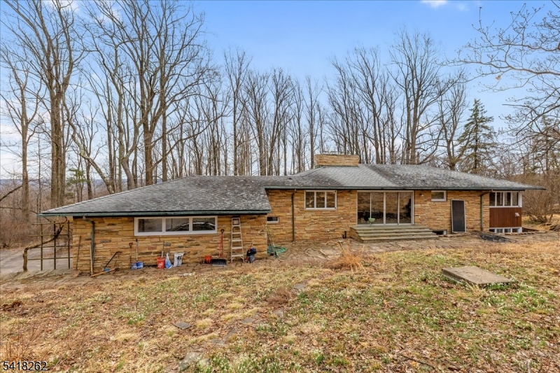 42 Stouts Rd