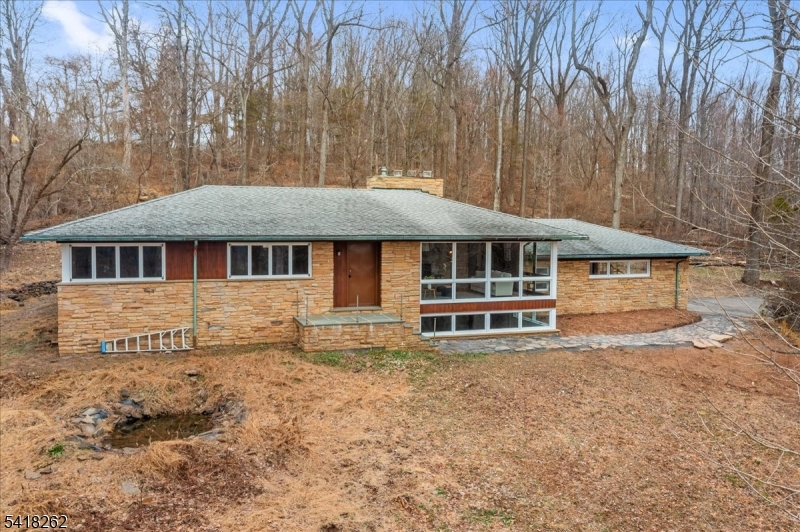 42 Stouts Rd