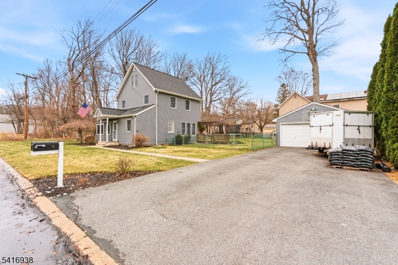 27 Schwarz Blvd