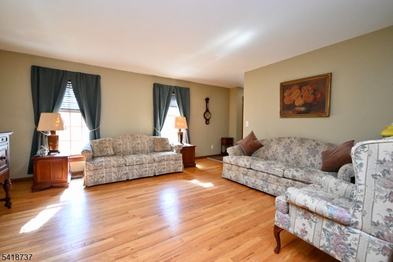 189 SCHOOLHOUSE ROAD