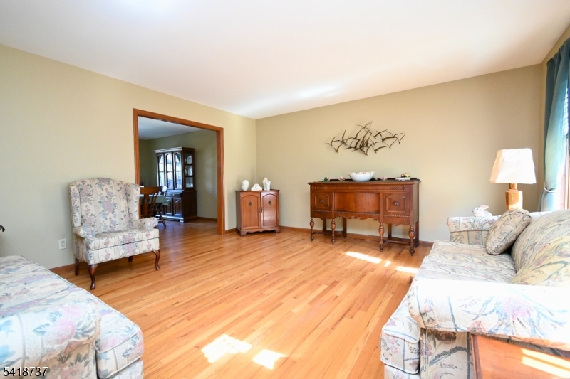 189 SCHOOLHOUSE ROAD