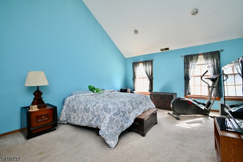 189 SCHOOLHOUSE ROAD