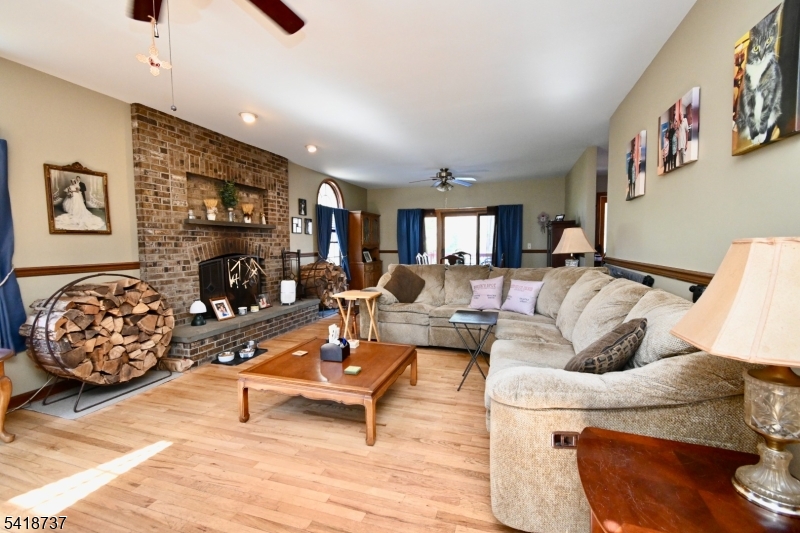 189 SCHOOLHOUSE ROAD