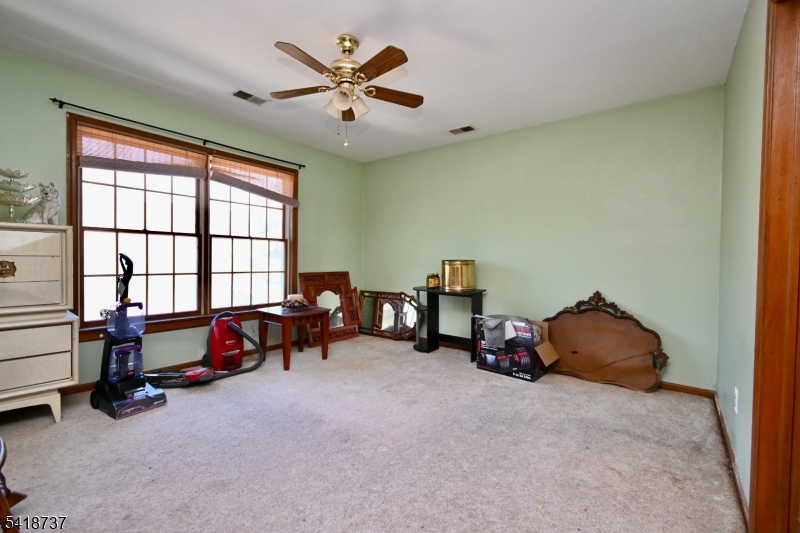189 SCHOOLHOUSE ROAD