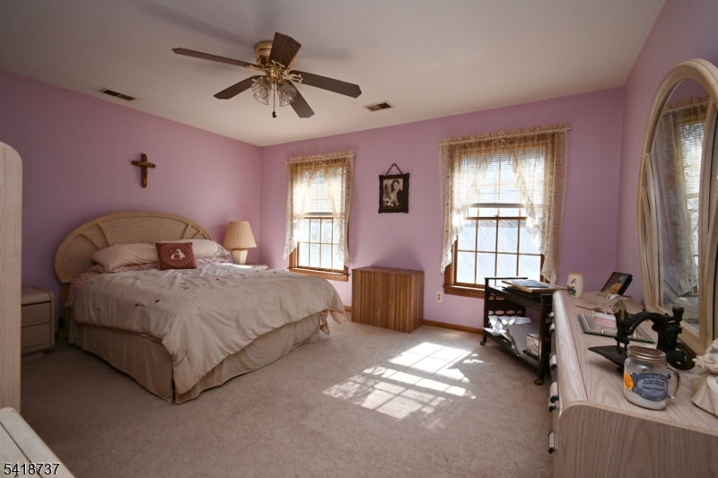 189 SCHOOLHOUSE ROAD