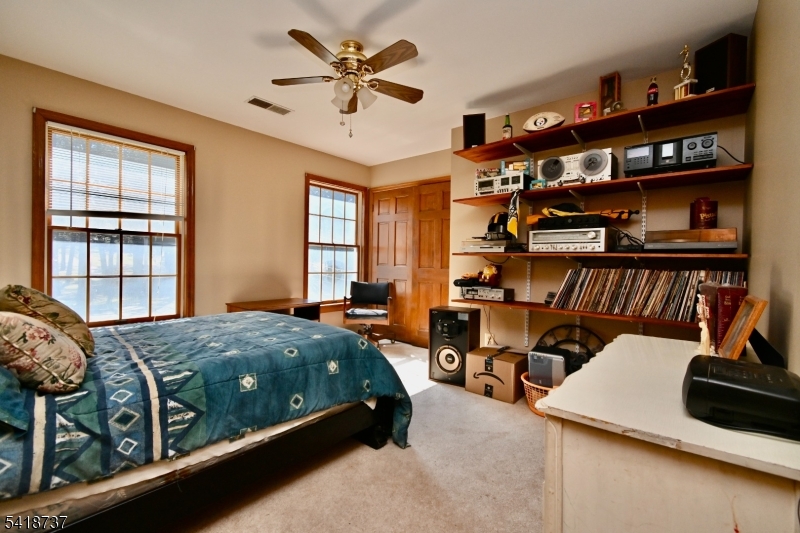 189 SCHOOLHOUSE ROAD