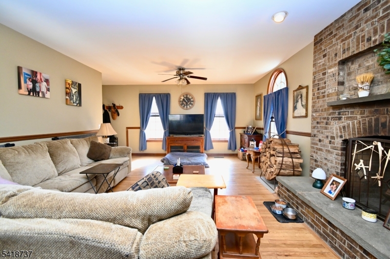 189 SCHOOLHOUSE ROAD