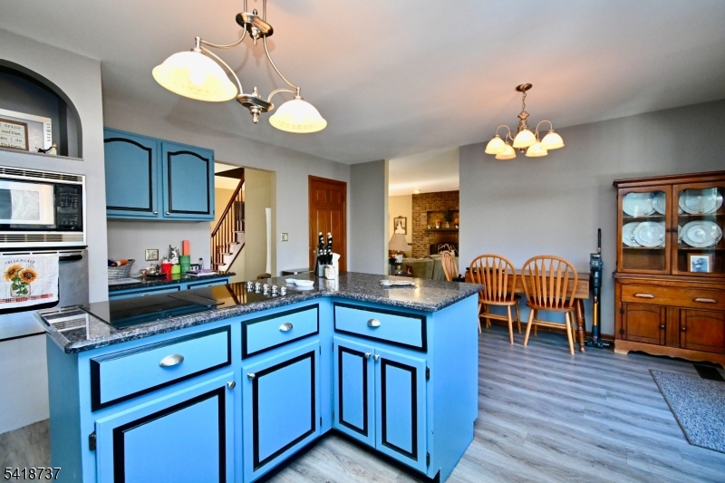 189 SCHOOLHOUSE ROAD