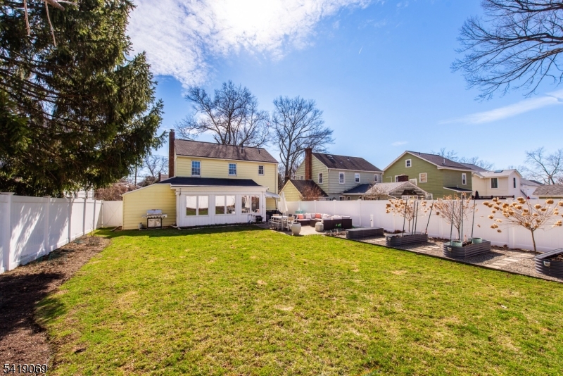 68 Newman Ave