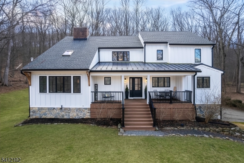 123 W Valley Brook Rd