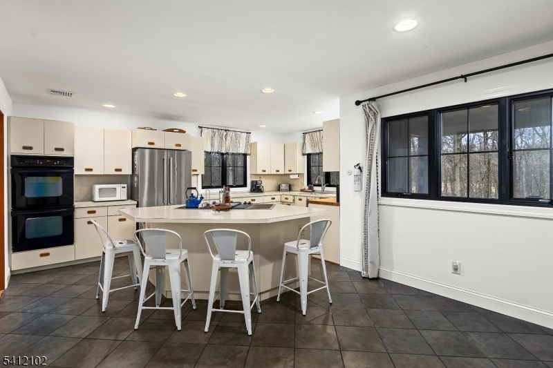 123 W Valley Brook Rd