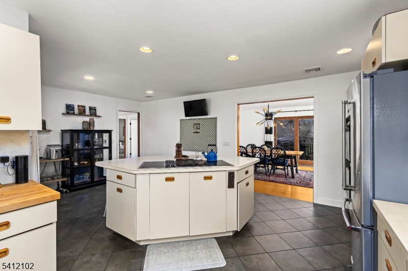 123 W Valley Brook Rd
