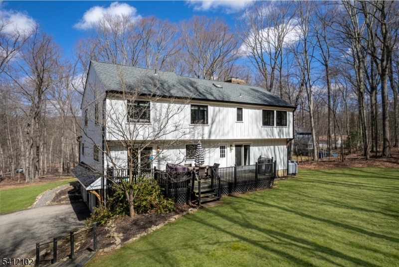 123 W Valley Brook Rd