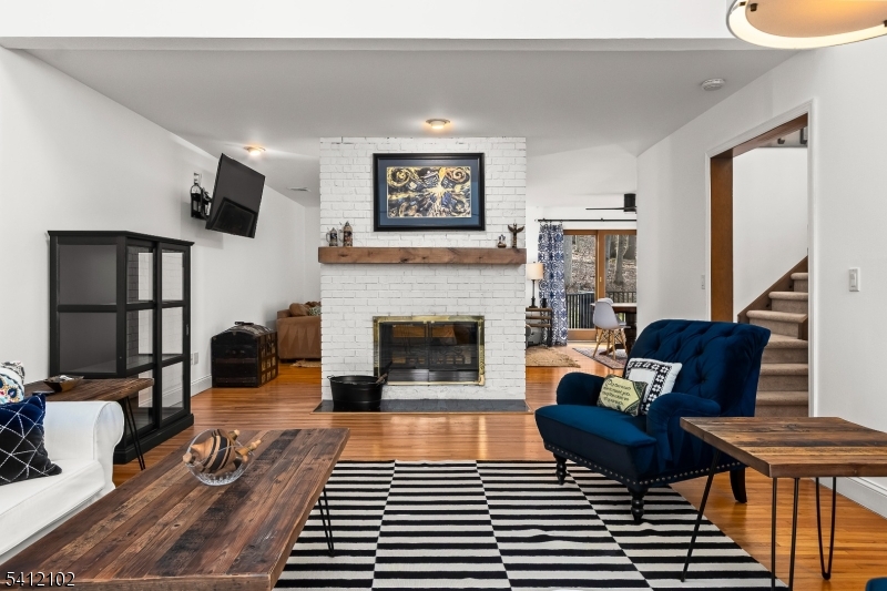 123 W Valley Brook Rd