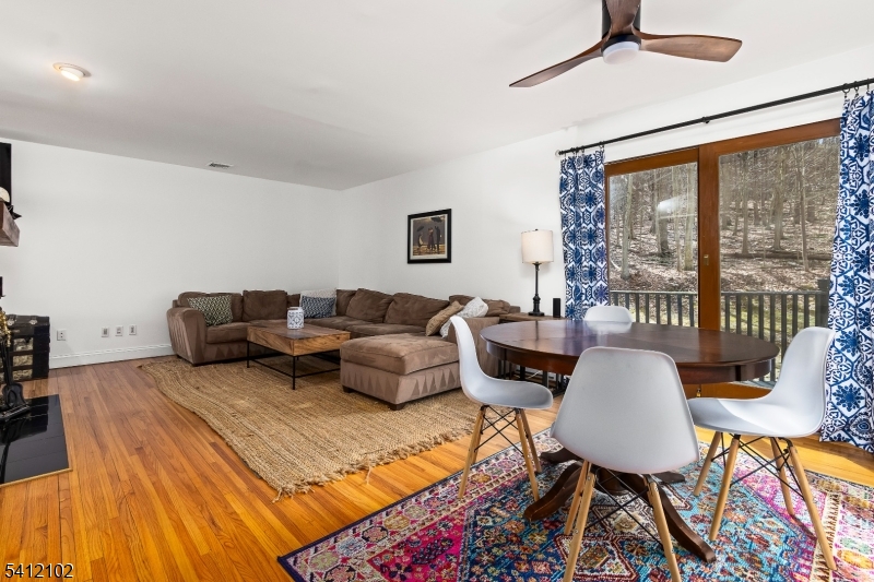 123 W Valley Brook Rd