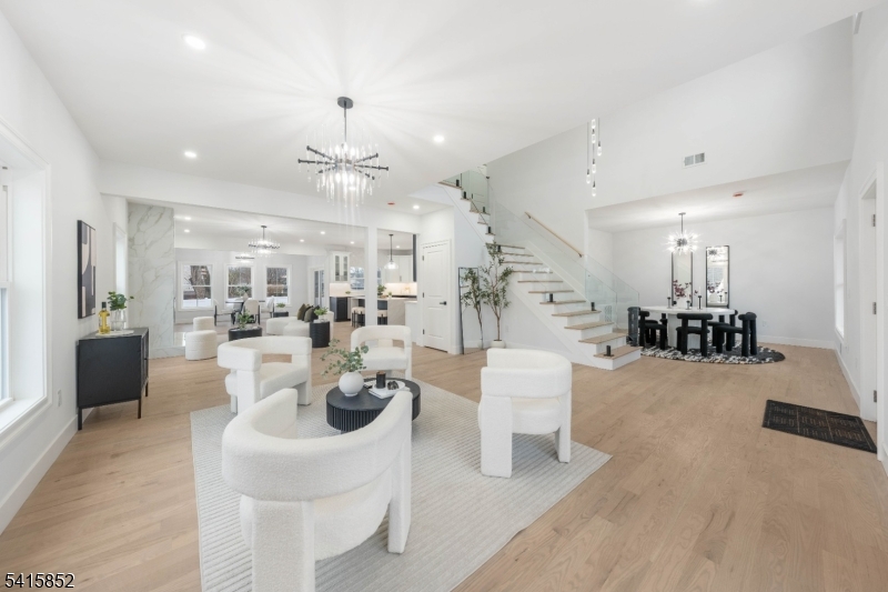 302 West Ln