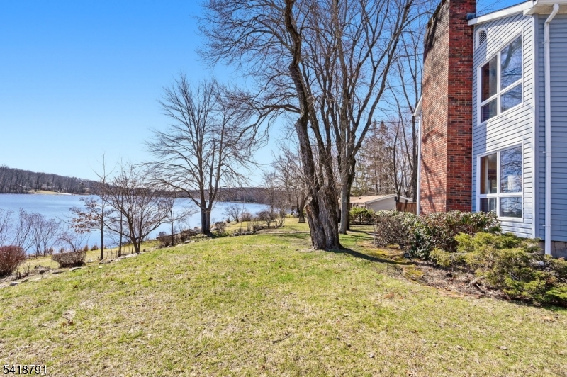 27 Plaza Dr