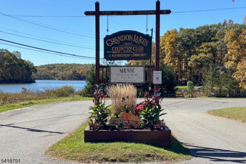 27 Plaza Dr