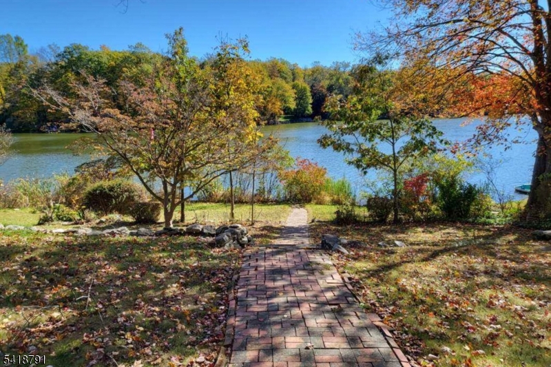 27 Plaza Dr