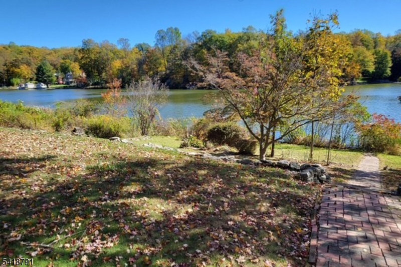 27 Plaza Dr