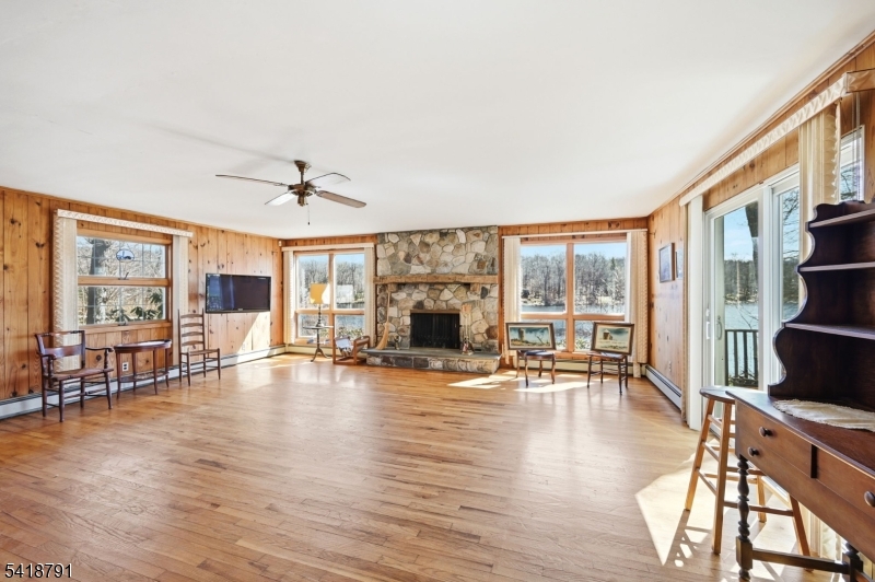 27 Plaza Dr