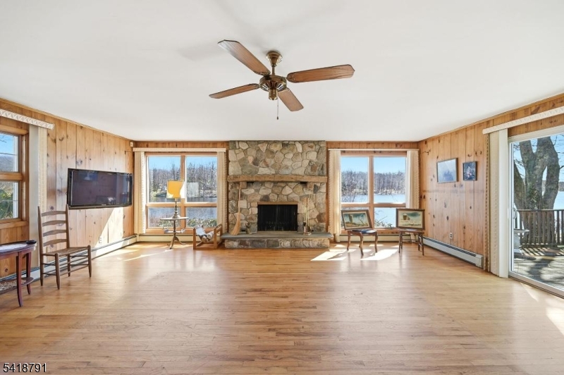 27 Plaza Dr