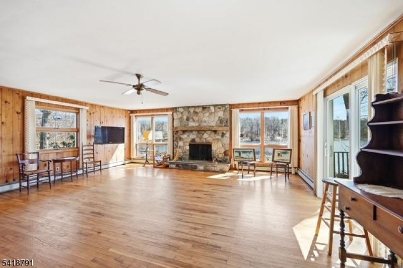 27 Plaza Dr