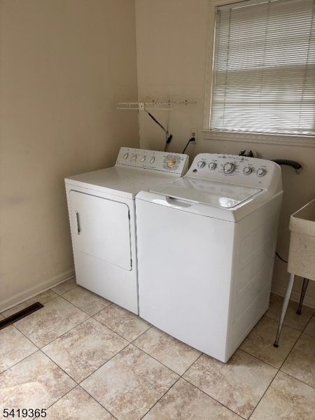 225 Navajo Dr