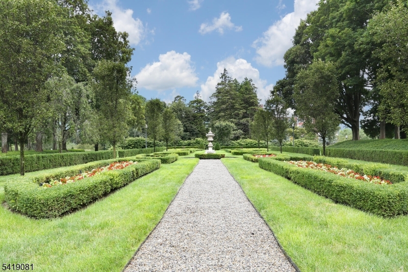 34 Crocker Mansion Dr