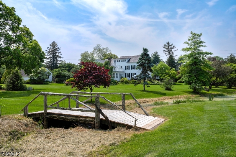 122 Bedens Brook Rd