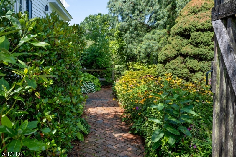 122 Bedens Brook Rd