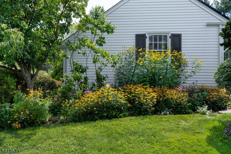 122 Bedens Brook Rd