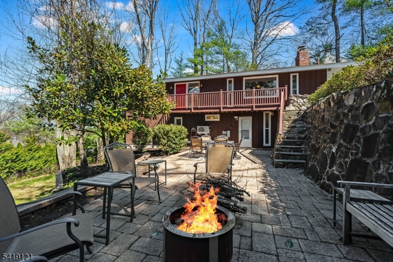 1044 Summit Ln