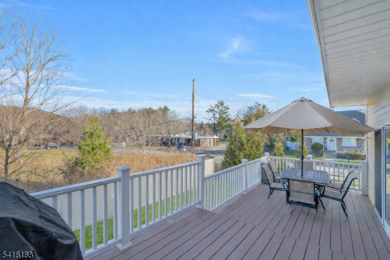 1 Laurel Ct