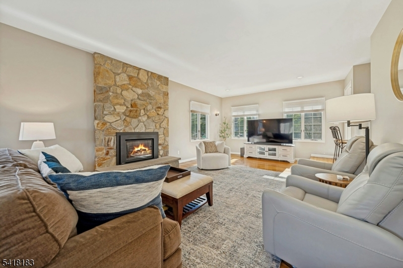 1 Laurel Ct
