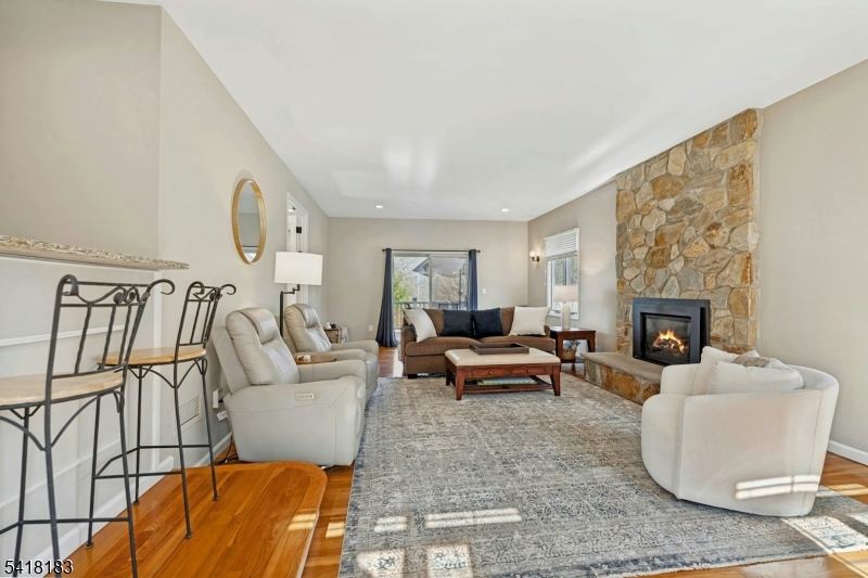 1 Laurel Ct
