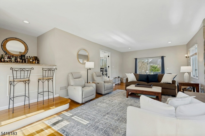 1 Laurel Ct