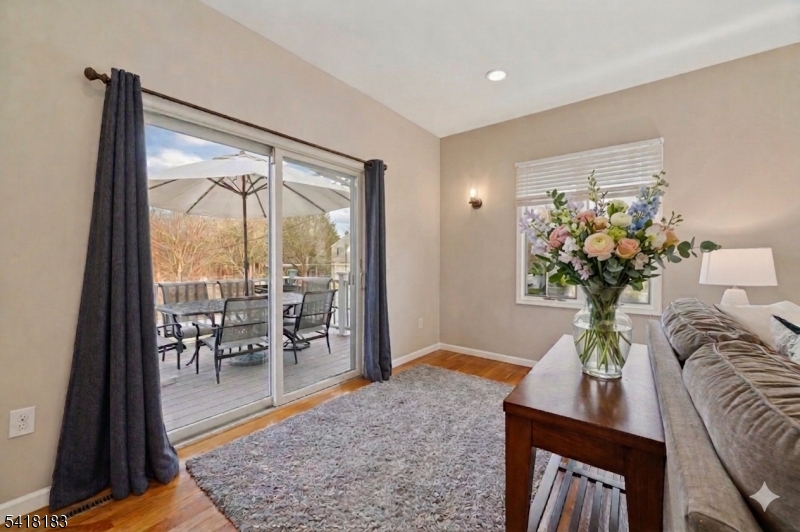 1 Laurel Ct