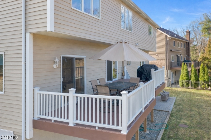 1 Laurel Ct